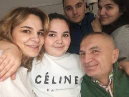 Ilir Meta - Në këtë ditë të parë të 2018 uroj më shumë... | Facebook