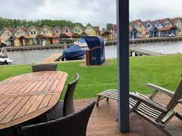 So außergewöhnlich unser haus am löcknitzer see ist, so ist auch die beziehung zu unseren gästen. Ferienhaus Mit Bootssteg Am See In Rheinsberg Rheinsberg Aktualisierte Preise Fur 2021