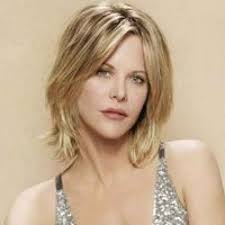 L'acconciatura funge da sfondo adeguato su cui è incorniciata la faccia di meg ryan. Meg Ryan Segno Zodiacale E Ascendente Ascendente