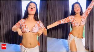 Video: Prachi Singh shows her amazing move on the viral song Guli Mata |  Bhojpuri Movie News - Times of India