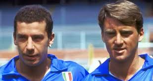 Vialli hair seems to change. Roberto Mancini Gianluca Vialli Sampdoria Mondiali It