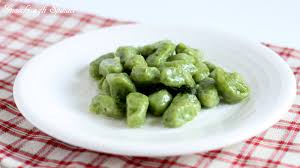 Mi piace condirli con burro e salvia per esaltare il sapore delicato degli ingredienti principali. Gnocchi Di Ricotta E Spinaci Un Giorno Senza Fretta