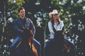 Amber marshall is a canadian actress, singer and producer who currently plays amy fleming on the cbc series heartland. Amber Marshall The Heartland Star Opens Up About Life Love And Horses Equine Wellness Magazine