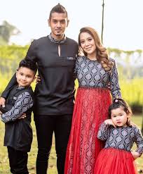 Mawar rashid, syafiq kyle, nik adam mika, fazren rafi, aedy ashraf, natasya. Biodata Mawar Rashid Pelakon Drama Raisha 2 Iluminasi