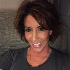 Kari Schrock's Instagram, Twitter & Facebook