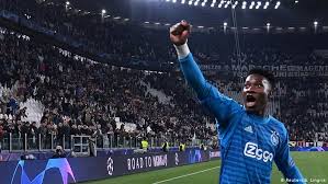 Le gardien de l'ajax andre onana à l'échauffement avant un match de ligue des champions, le 25 novembre 2020 à amsterdam kenzo tribouillard. La Uefa Suspende Un Ano Al Portero Andre Onana Por Dopaje Europa Al Dia Dw 05 02 2021