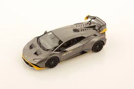 Pioggia è una modalità per pista creata per migliorare le prestazioni in caso di fondo stradale bagnato e scivoloso: Lamborghini Huracan Sto 1 43 Looksmart Models