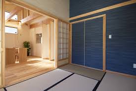 おしゃれなリビング (和モダンな壁紙) のインテリア画像 75選 - 2025年5月 | Houzz (ハウズ)