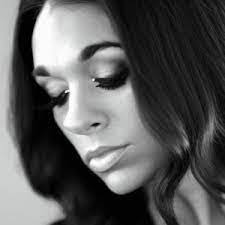 Jenny Hollis's Instagram, Twitter & Facebook