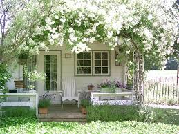 In Nachbars Garten Het Tuinpad Op In Nachbars Garten In 2020 Cottage Garden Patio Pergola