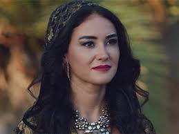 Ünlü oyuncu galatasaraylı futbolcuyla evleniyor! Yeni Gelin Oyunculari Kadrosu Gercek Isimleri Cast Listesi