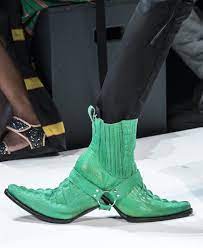 Maybe you would like to learn more about one of these? 7 Idees De Chaussures Moches Chaussure Chaussures Laides Chaussures Folles