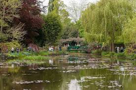 If all these pointers about garden fountains are not inspiring you to come up with an idea of your own, then looking at the pictures given here let us get started with a few simple idea descriptions here so that you know where the whole project is leading to 7 Of The Most Beautiful Gardens You Should Visit