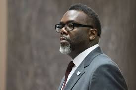 Johnson impone un límite de 60 días de estancia en refugios para combatir  la crisis de migrantes