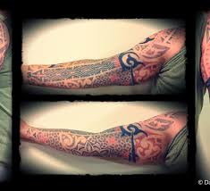 Jun 29, 2021 · dari video yang diunggah, tampak sang ibu tampil cantik mengenakan kebaya dan bawahan berupa batik tengah menggandeng sang anak di stasiun. The Indonesian New Wave Tattoos From Paradise Lars Krutak