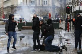 Die flughafen berlin brandenburg gmbh übernimmt keine haftung für fluginformationen auf dieser. Terror In Belgien Hooligans Storen Trauer In Brussel Politik Stuttgarter Zeitung