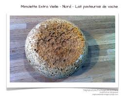 La Mimolette Aussi Appelee Vieux Hollande Ou Boule De Lille Est Un Fromage Produit Dans Le Nord De La F Fromage Plateau De Fromage Fromages De France
