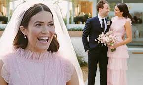 The this is us star and the dawes frontman tied the knot on november 18, 2018, in los angeles. Mandy Moore Shares New Snaps From Backyard Wedding As She Walks Down Aisle In Ruffled Pink Gown Daily Mail Online