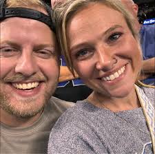 WORSHICKERS! Today we have more of “Re-creating album and single covers”  You asked for “Look Up Child” from Lauren Daigle I hope you like it!!