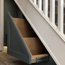 Ideespourlamaison Utilizing Under Stair Storage Space Is Just The Start To Organizing Declutter In 2020 Treppen Design Treppenspeicher Kleiderschrank Fur Dachschrage