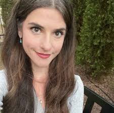 Tara Rutledge's Instagram, Twitter & Facebook