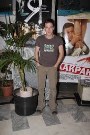 Детство и юность провел в городе королев. Artur Smolyaninov Smotret Filmy I Trejlery Onlajn Besplatno V Horoshem Hd Kachestve Na Pimpam Ru