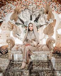 Rumah kadang menjadi pilihan yang tepat untuk merayakan resepsi, apalagi di masa pandemi. 10 Ide Dekorasi Pelaminan Pernikahan Yang Minimalis Di Rumah Idewedding