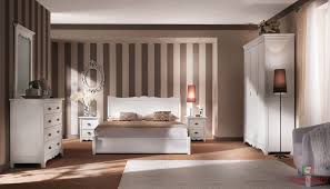 La camera da letto è il vostro nido, la culla che vi accoglie al termine di ogni giornata, il luogo dove potete abbandonarvi al riposo ristoratore. Camera Da Letto Country Provenza