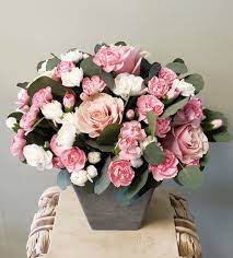 It is located roughly twenty minutes outside boston and is home to more than eighty five thousand people. Sweet Medley In Newton Ma Centre Pieces Design