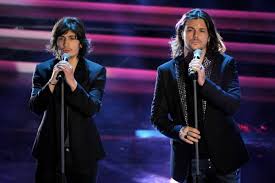 Il giovane cantautore con un tweet, ha un tragico lutto ha colpito la famiglia di pierdavide carone. Pierdavide Carone Unico Talento Uscito Da Amici Parla Gianluca Grignani