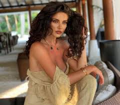 Cristina ich is an actress, known for oh, ramona! Cristina Ich Prima Victorie In Instanta Impotriva Oanei Zavoranu Incitarea La Ura Nu E Normala