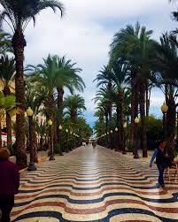 Alicante située sur le littoral méditerranéen est la deuxième ville d'espagne, un climat ensoléillé été phéniciens, grecs, romains et arabes ont profité de cette porte d'entrée en espagne pour explorer. Usac On Instagram Happy Wanderlustwednesday From Paradise Also Known As Alicante Thanks For The Shot Hayhay1216 Wherew Valencia Espagne Espagne Paysage
