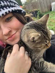 Looking for an apartment and roommate come June in the Westside Olympia  area** Hey, I'm Seanna, I'm 19 years old and looking for a room or  apartment in Olympia area. I'm wanting