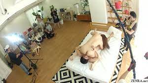 主婦を集めてAV撮影現場を見せてみた結果・・・ - Pornhub.com