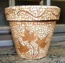 Il avait dans un premier temps peint plusieurs coquilles d'oeufs de différentes couleurs. 110 Idees De Coquilles D Oeufs Mosaiques Et Autres Idees Coquille D Oeuf Coquille Mosaique De Coquille D Oeuf