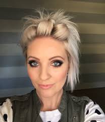 Here are some basic styles i do that i thought y'all would like ☺yes i know everyone does these but i love em and i did em anyways so. Easy Short Hair Tutorial Short Hair Styles Easy Short Hair Tutorial Hair Styles