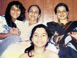 Film History Pics On Twitter Tanuja And Filmmaker Shomu Mukherjee First Met On The Sets Of Film Ek Baar Muskura Do 1972 Kajolatun