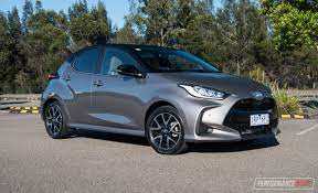 Toyota yaris has 7 images of its exterior, top yaris 2021 exterior images include front angle low view, front fog lamp, roof rail, grille view and drivers side mirror front angle. 2021 Toyota Yaris Review Petrol Vs Hybrid Video Performancedrive