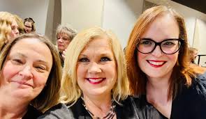 Last night I got my second wind, because Ian Hooker and April Joy Burton  Hooker tell me they have an extra ticket to the Ryman for a Brett Eldredge  Glow Live Tour (