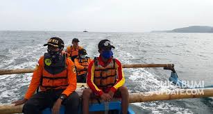 Kapitol is an avid listener of many types of music and has deep appreciation for using music to promote positivity. Pencarian Hingga 12 Mil Laut Wisatawan Hilang Di Pantai Kapitol Cisolok Belum Juga Ditemukan