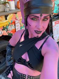 So I reworked my Twilek and she's a Sith now. 🔥 Holy body paint, Batman. 😂