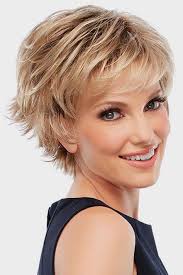 Even the shortest haircut can have texture and depth. Immagine Correlata Short Shag Hairstyles Short Hair Styles Short Hair With Layers