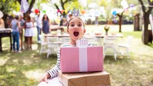 Avec le temps, la liste des consoles ce système d'évaluation européen classe les jeux vidéos en 5 catégories d'âge (3, 7, 12, 16 et 18 ans) et 8 descriptions sur le contenu du jeu. Top 8 Des Idees De Cadeaux Pour Un Enfant De 9 Ans