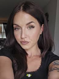 Allison Dees's Instagram, Twitter & Facebook