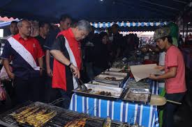 279 likes · 7 talking about this. Ahmad Zahid Hamidi No Twitter Membeli Sedikit Juadah Berbuka Puasa Di Bazar Ramadhan Arena Square Kuala Kangsar Azh