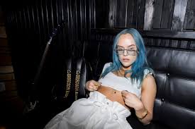 Listen to 70s female singer/songwriters in full in the spotify app. Singer Amwin Having Blue Hair Let Me Defy Swedish Beauty Norms Allure