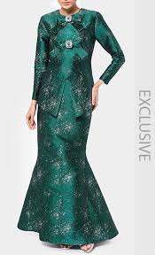 On sale mafarika in navy. Che Esah Kurung Set In Emerald Green Fashionvalet