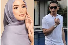 Setelah sempat mengalami keguguran, akhirnya pasangan ini dikaruniai seorang 2. Beban Yang Dirasakan Rezky Aditya Saat Harus Nikahi Citra Kirana Mantan Irish Bella Sebut Tak Ingin Bicara Soal Pernikahan Semua Halaman Nakita