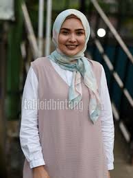 Model pose tanpa busana 18+ thedalu of the zinger, 03/10/2015. Ria Miranda Sebut Kriteria Model Baju Lebaran Wanita Masa Kini Cantik Tempo Co