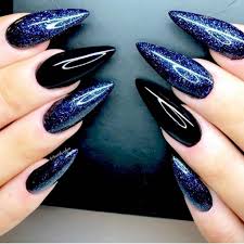 Black And Teal Stiletto Nails Stunning Glitter Navy Fall Nails With Accent Black Nails Fallnails Bluenails Stilettonails Autumnnails Nail Blue Stiletto Nails Blue Nails Navy Blue Nails